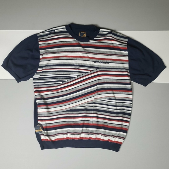 Akademiks Other - Old school Akademiks short sleeve crew neck sweate